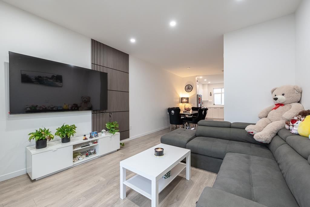 109 - 15235 SITKA DRIVE Image 11