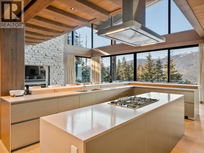 2982 HIGH POINT Drive | Whistler British Columbia | Slide Image Nine