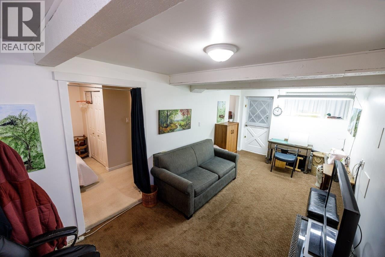 1061 GLADWIN DRIVE Image 23