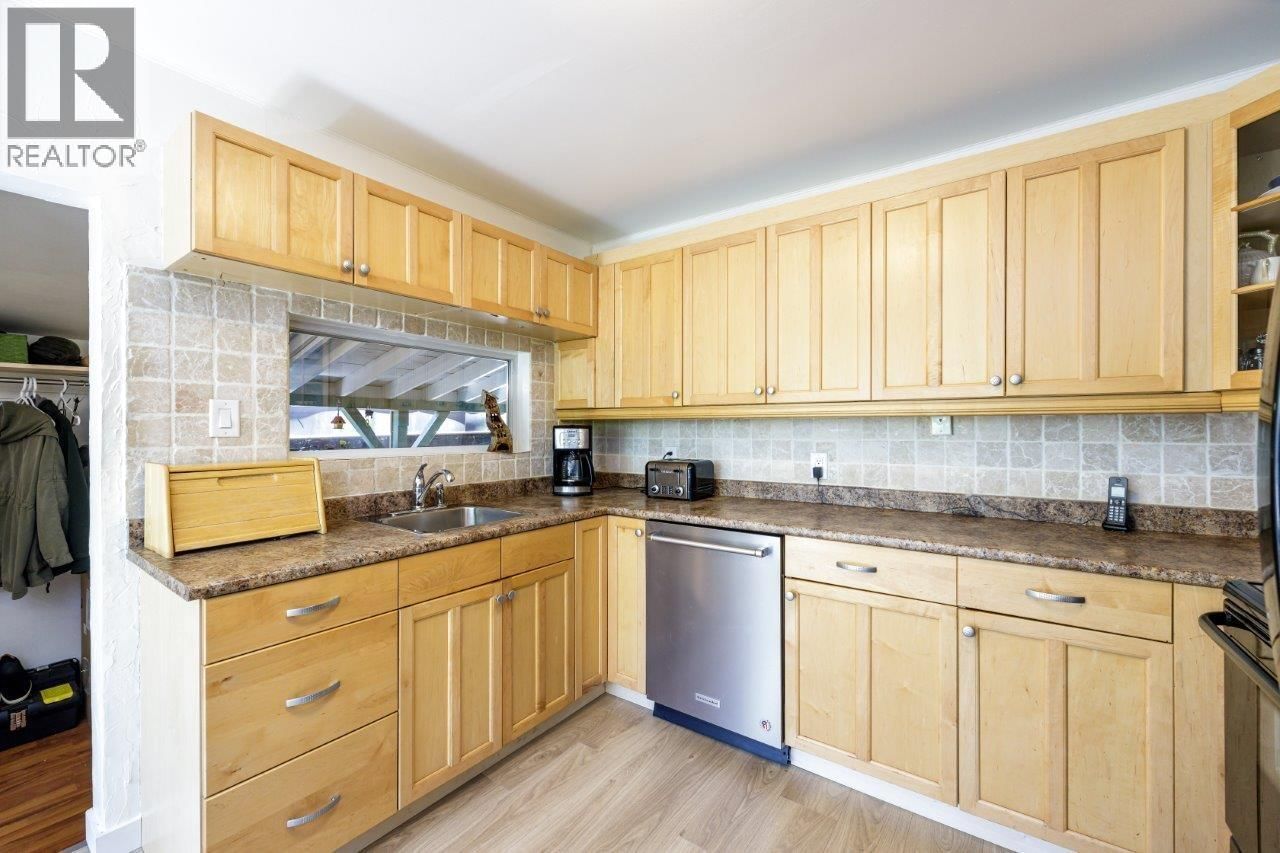 1061 GLADWIN DRIVE Image 7