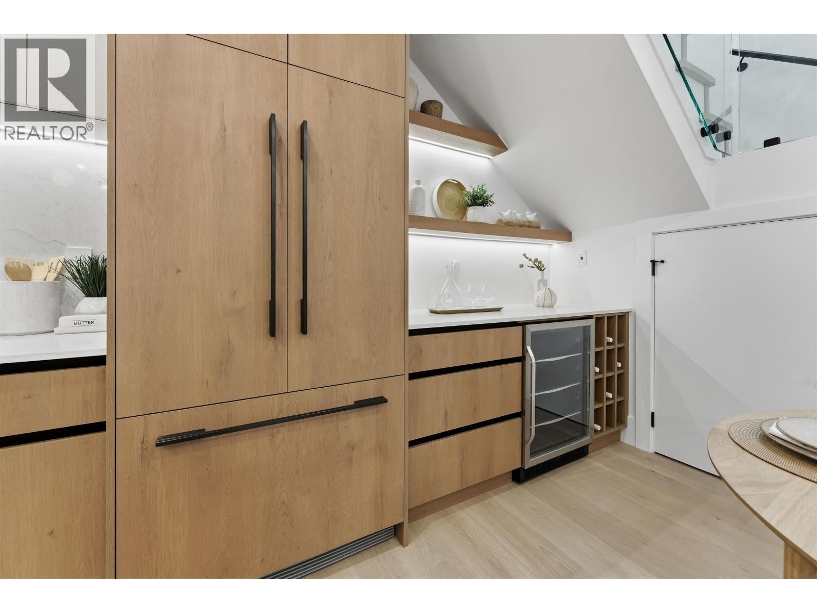 1 - 3218 38TH AVENUE Image 10