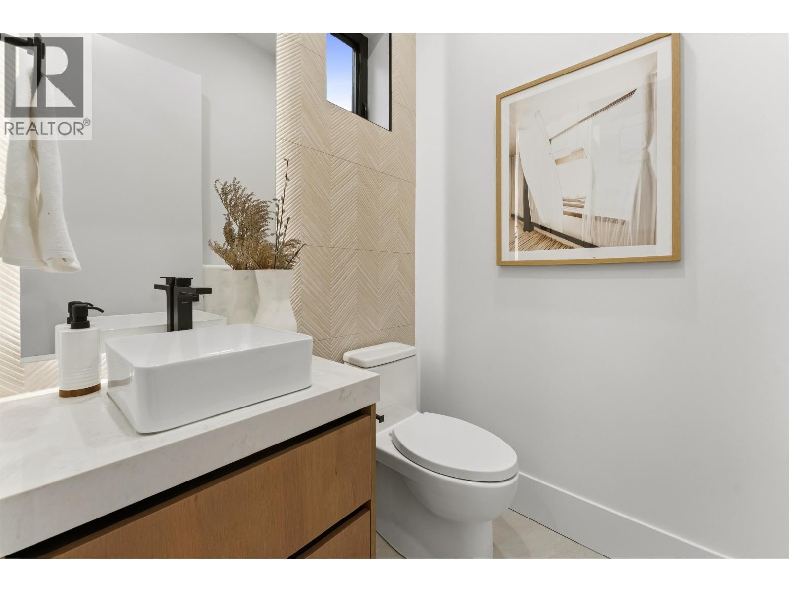 1 - 3218 38TH AVENUE Image 11