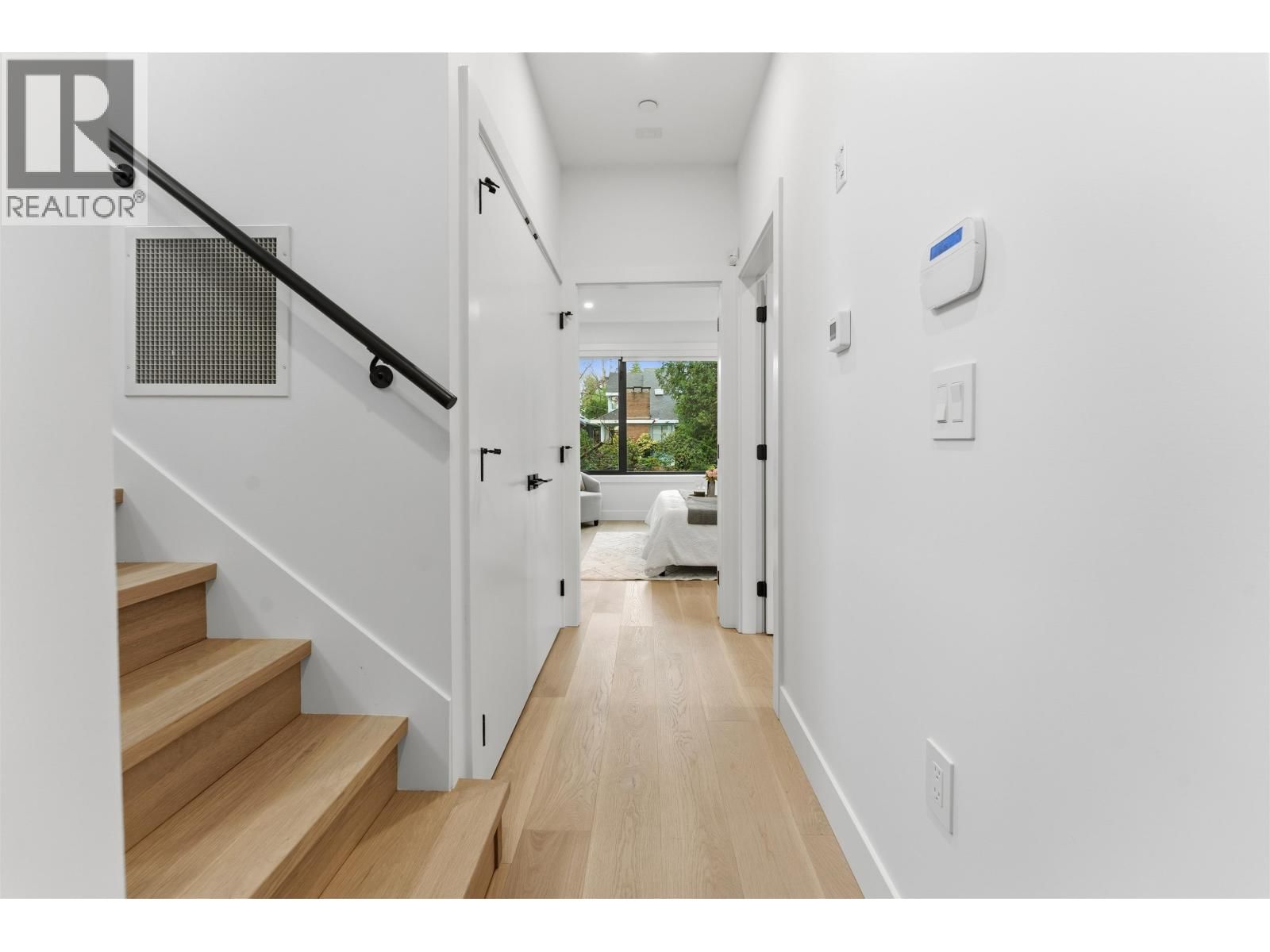 1 - 3218 38TH AVENUE Image 12