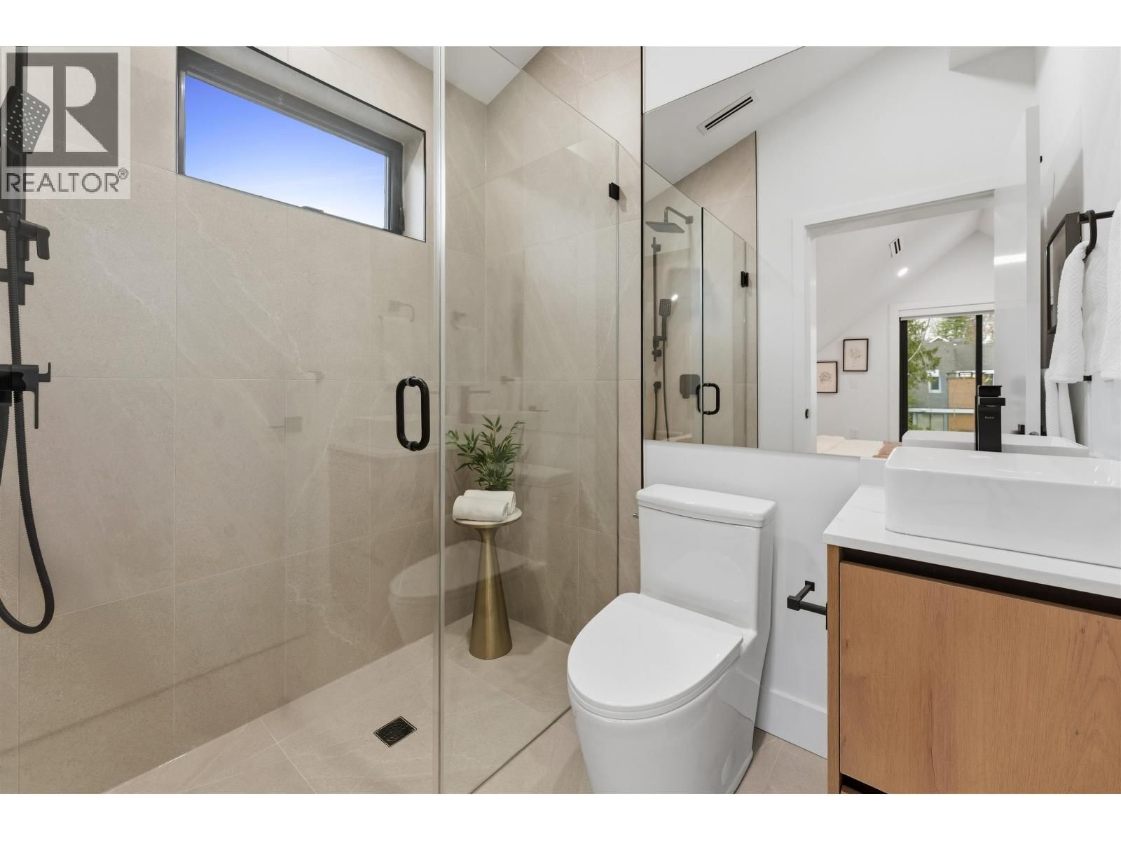 1 - 3218 38TH AVENUE Image 23