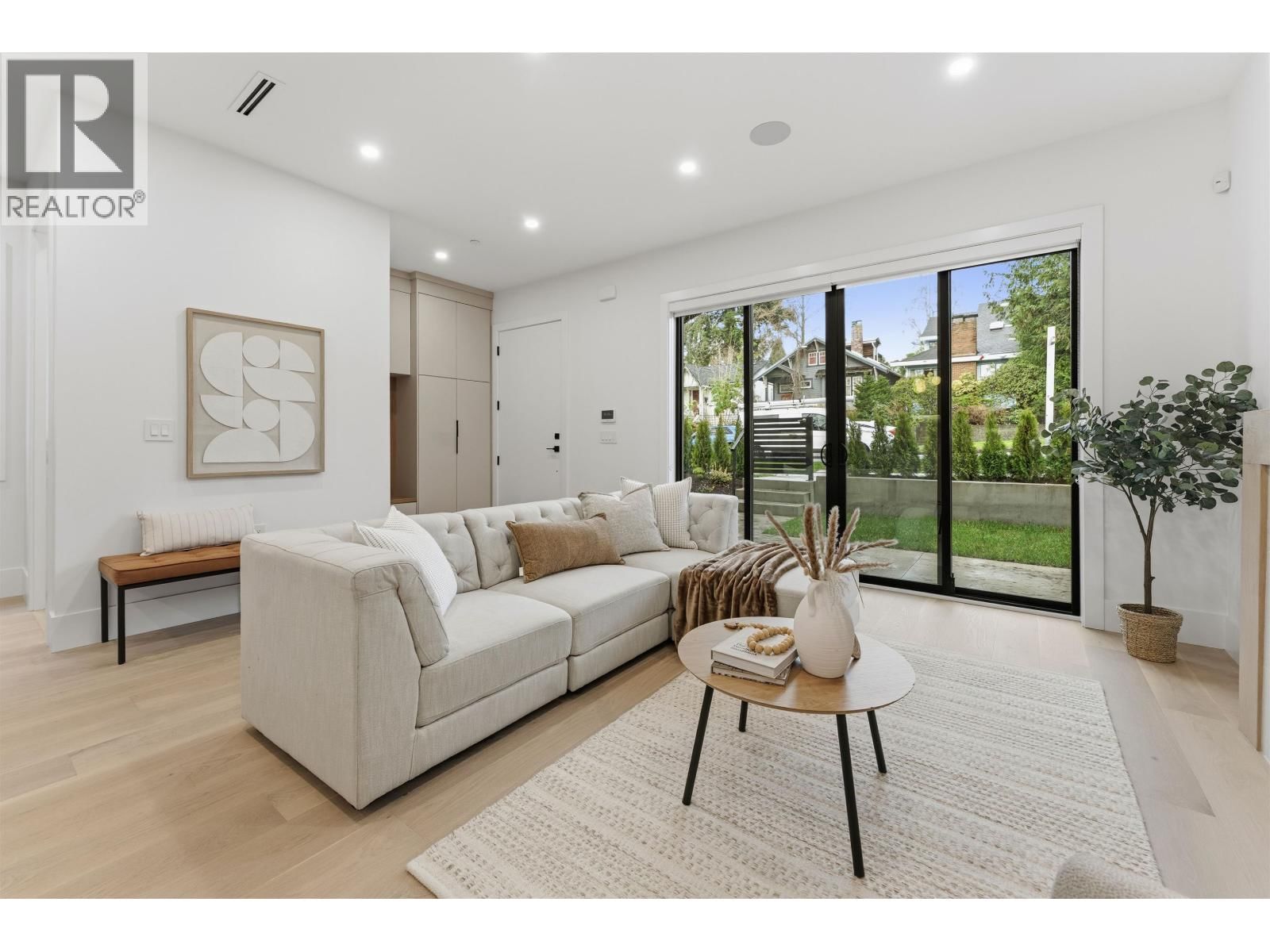 1 - 3218 38TH AVENUE Image 4