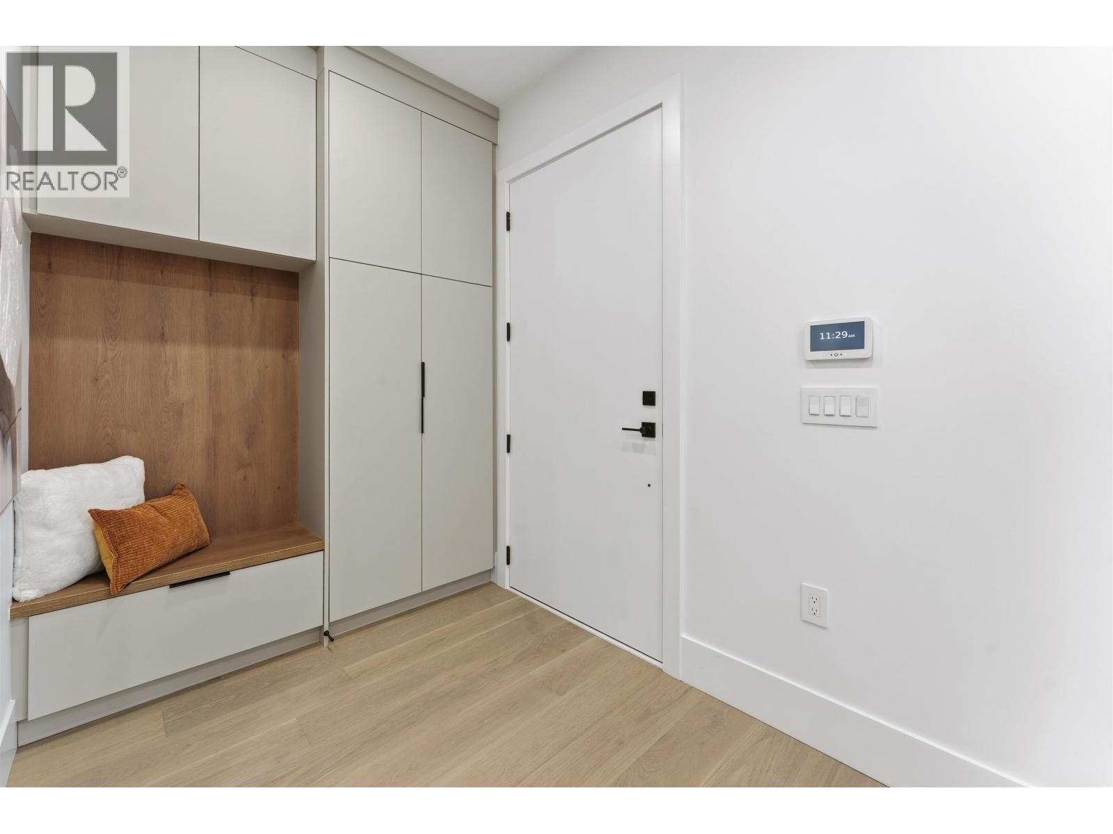 1 - 3218 38TH AVENUE Image 5