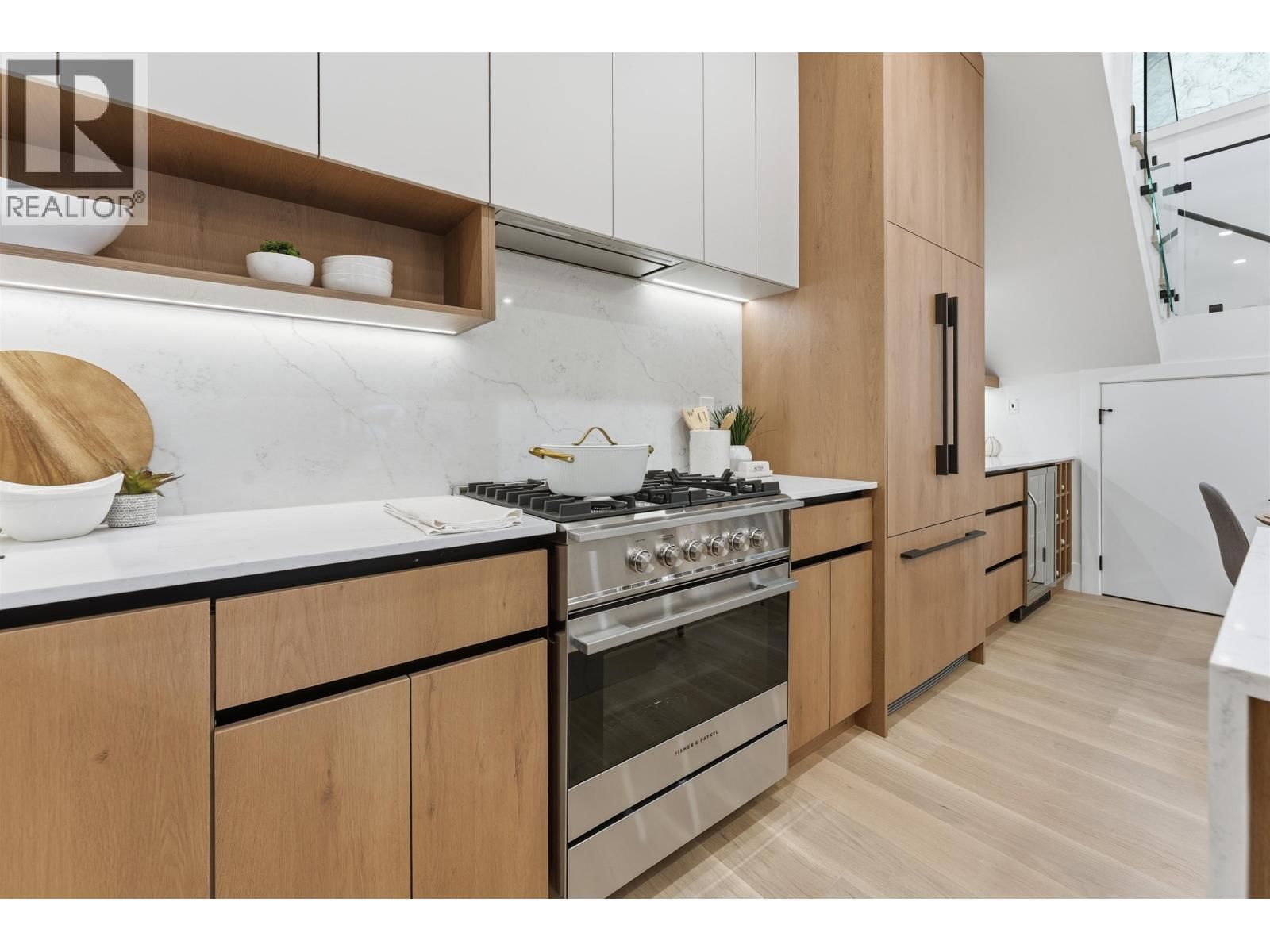 1 - 3218 38TH AVENUE Image 8