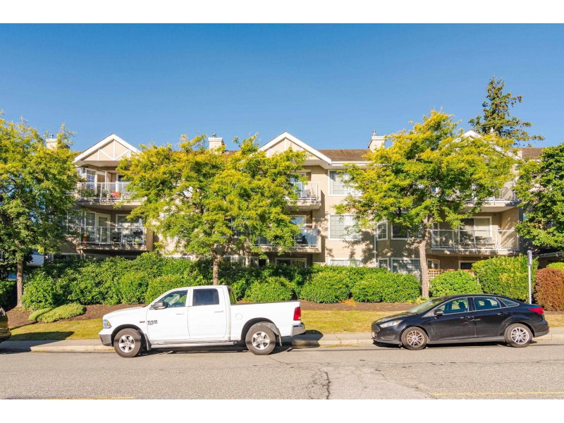 1369 GEORGE Street White Rock British Columbia, V4B 4A1 - 2 Bedrooms Condo For Sale