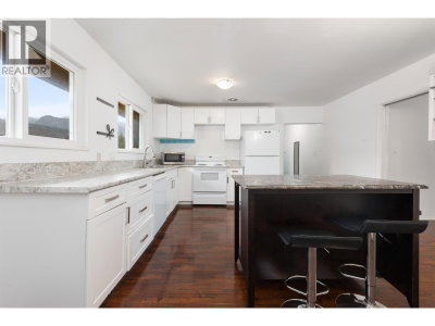 38850 BUCKLEY Avenue | Squamish British Columbia | Slide Image Thirteen