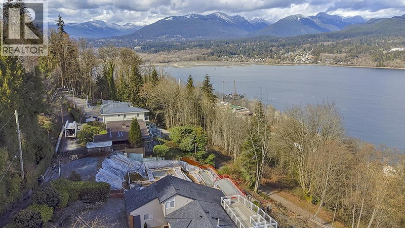 5645 HIGHFIELD Drive, Burnaby, V5B1E4 | Image 2