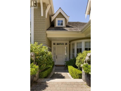 6154 GLENEAGLES Drive | West Vancouver British Columbia | Slide Image Four