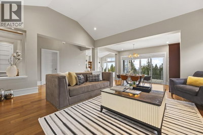 2546 MARR CREEK Court | West Vancouver British Columbia | Slide Image Eight