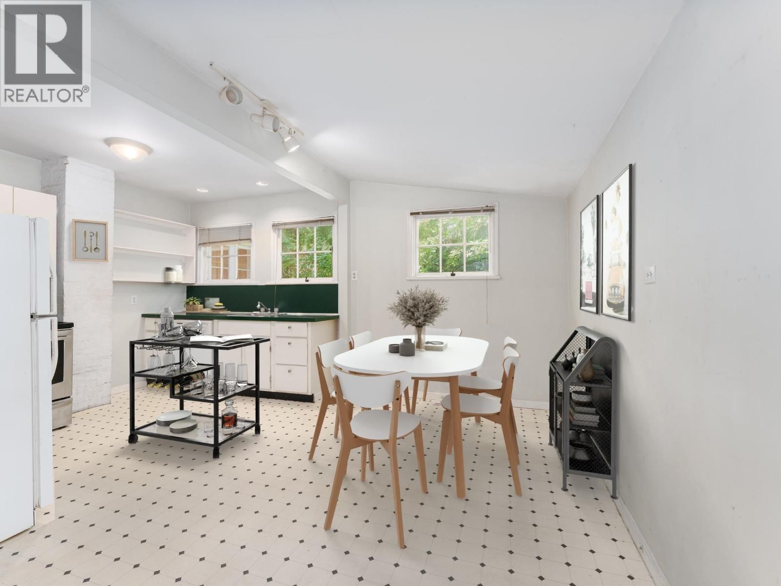 4150 DOLLARTON HIGHWAY Image 12