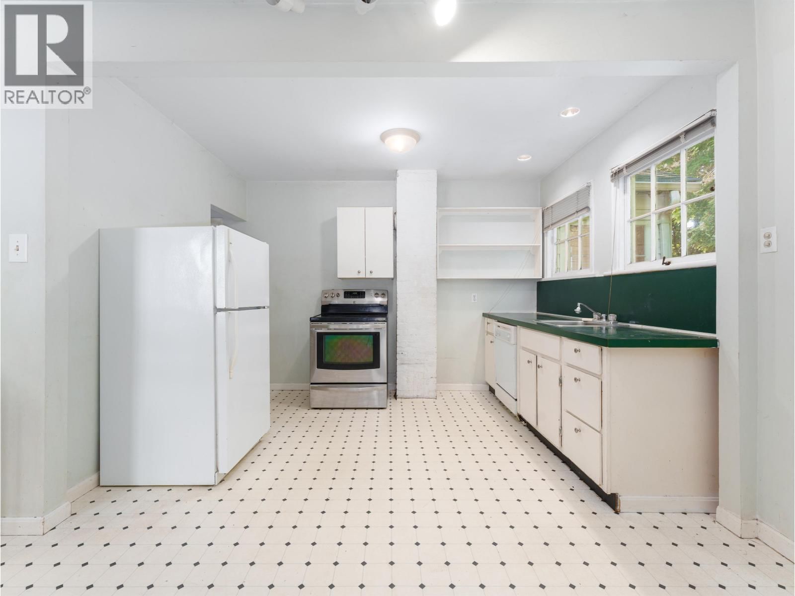 4150 DOLLARTON HIGHWAY Image 16