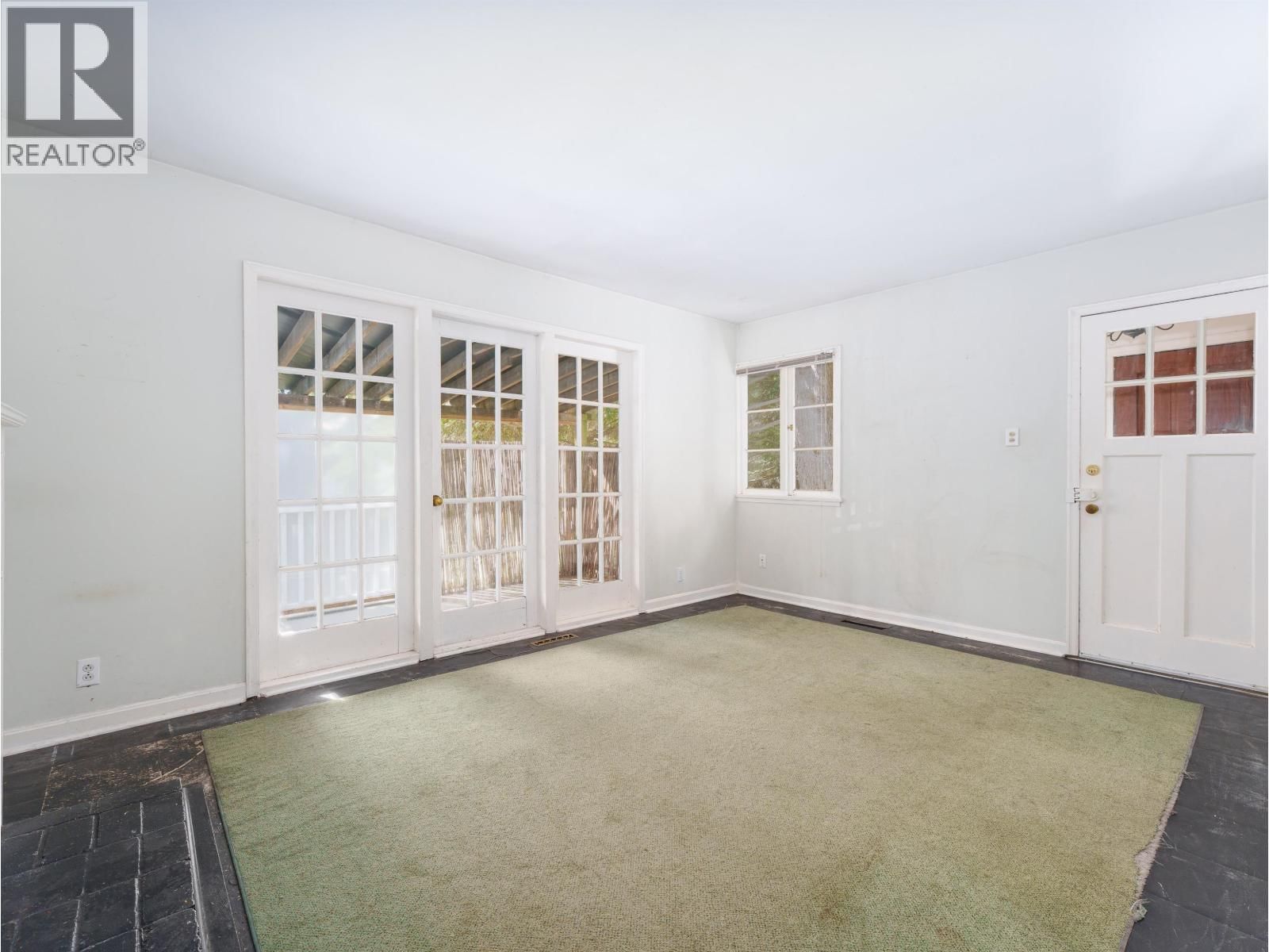 4150 DOLLARTON HIGHWAY Image 18