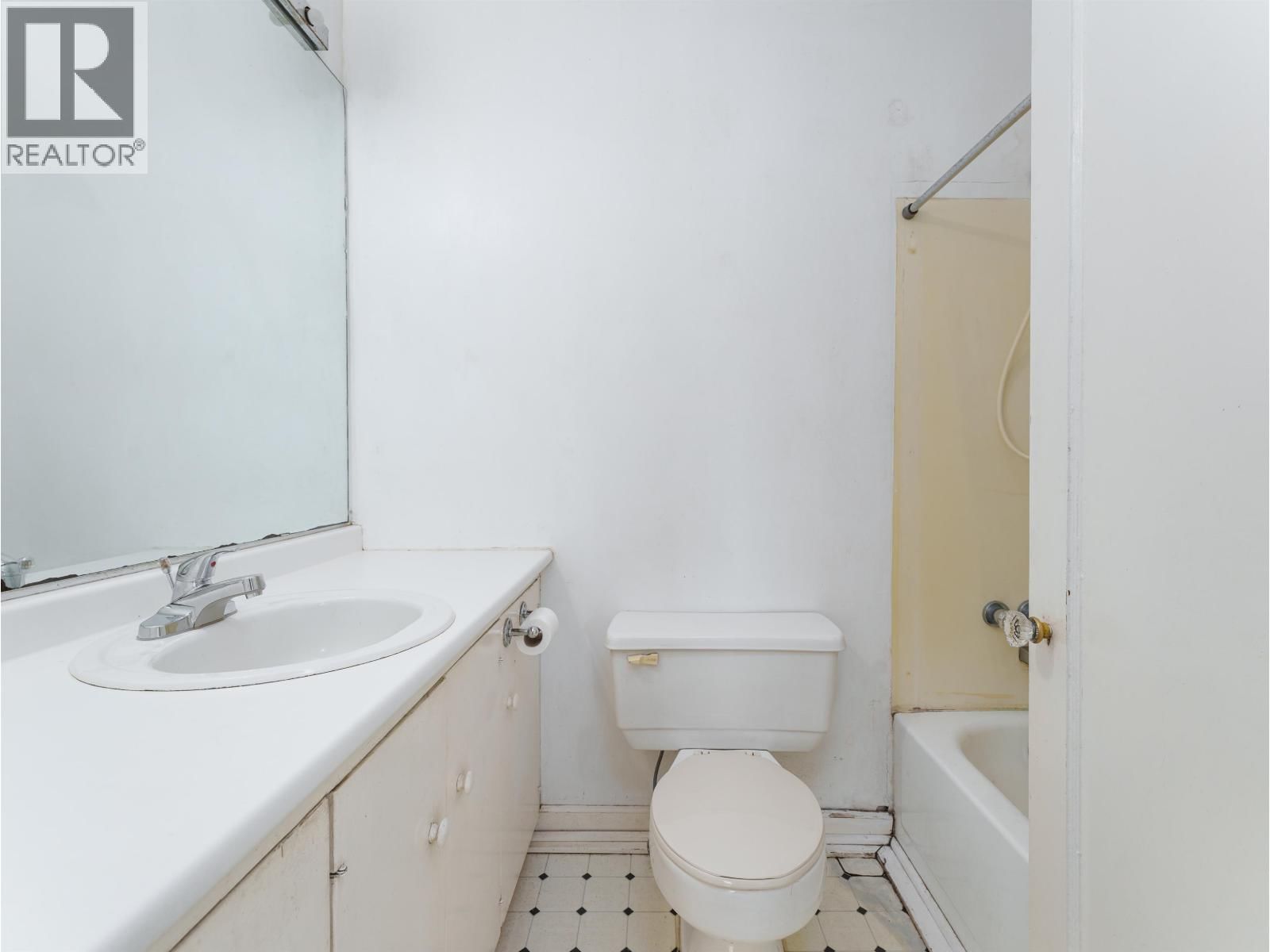 4150 DOLLARTON HIGHWAY Image 21