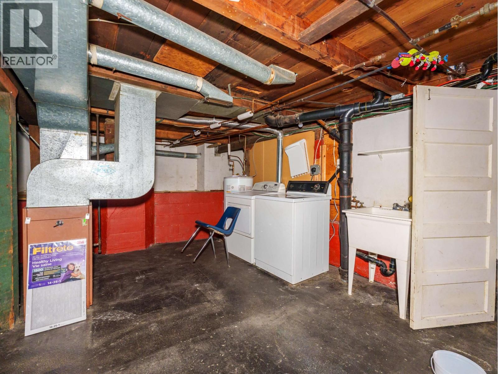 4150 DOLLARTON HIGHWAY Image 32