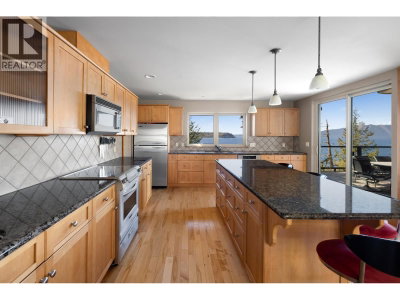 9987 WELCOME Wynd | Halfmoon Bay British Columbia | Slide Image Fourteen