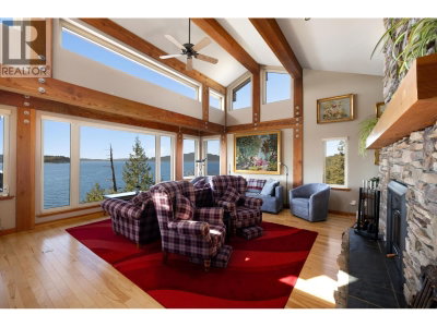 9987 WELCOME Wynd | Halfmoon Bay British Columbia | Slide Image Six