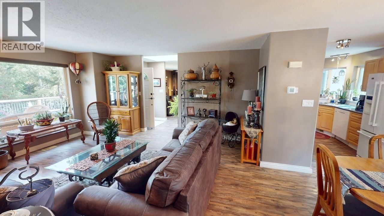 5270 MACKAY CRESCENT Image 17