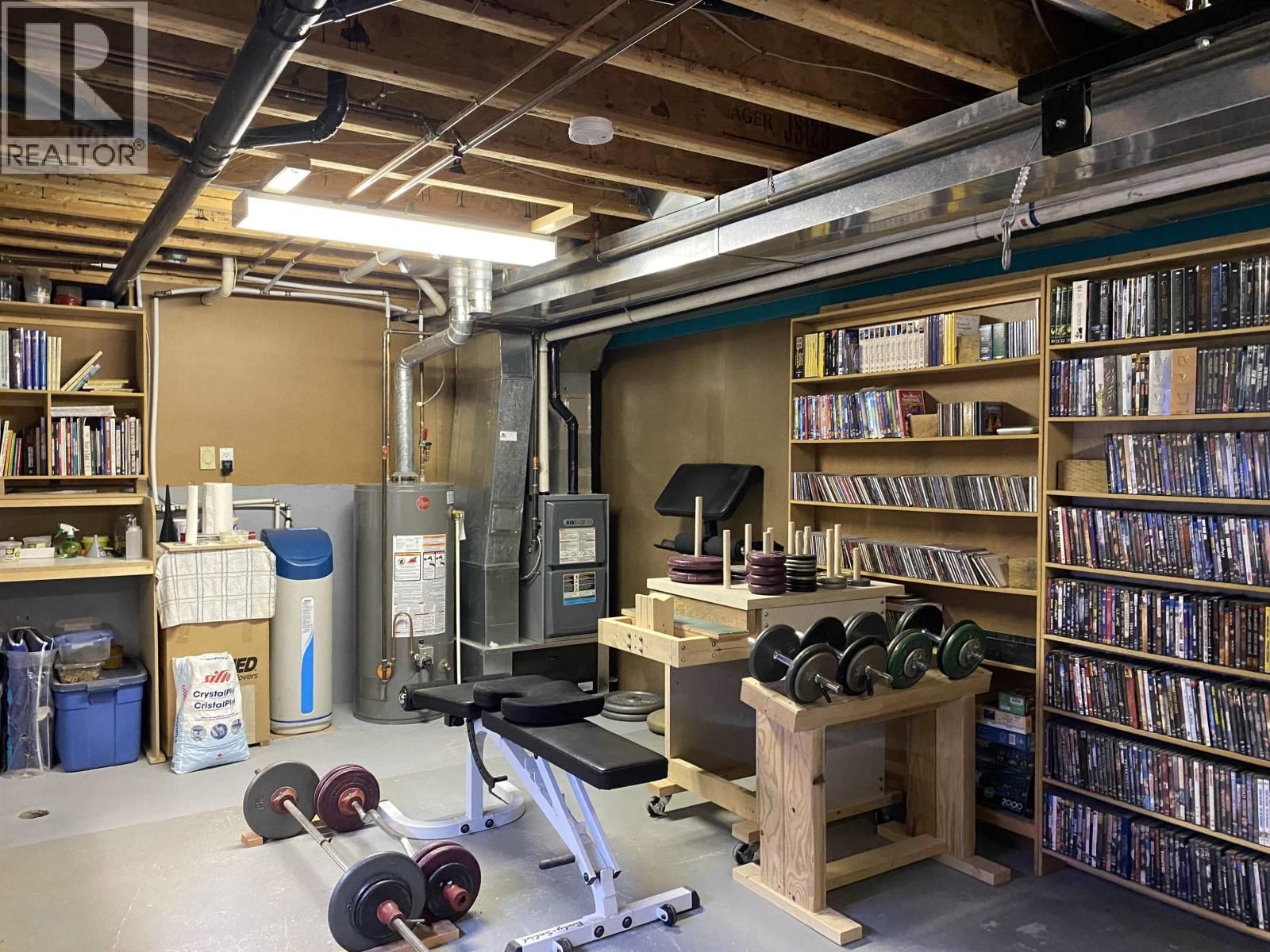 5270 MACKAY CRESCENT Image 32