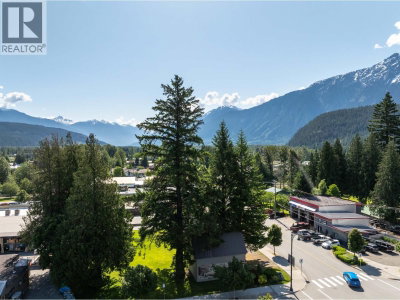 7421 PROSPECT Street | Pemberton British Columbia | Slide Image Five