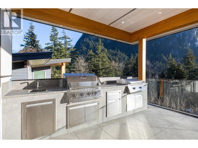 2216 WINDSAIL Place | Squamish British Columbia | Slide Image Five
