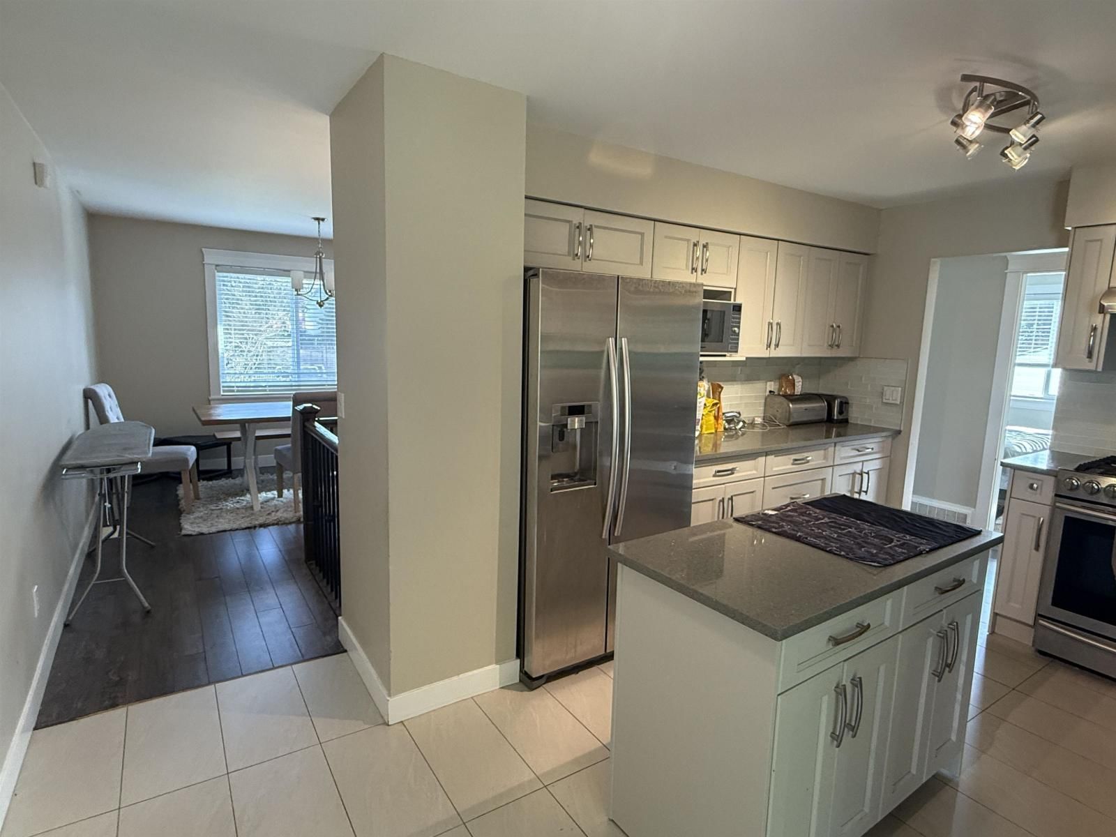 9043 155 STREET Image 9