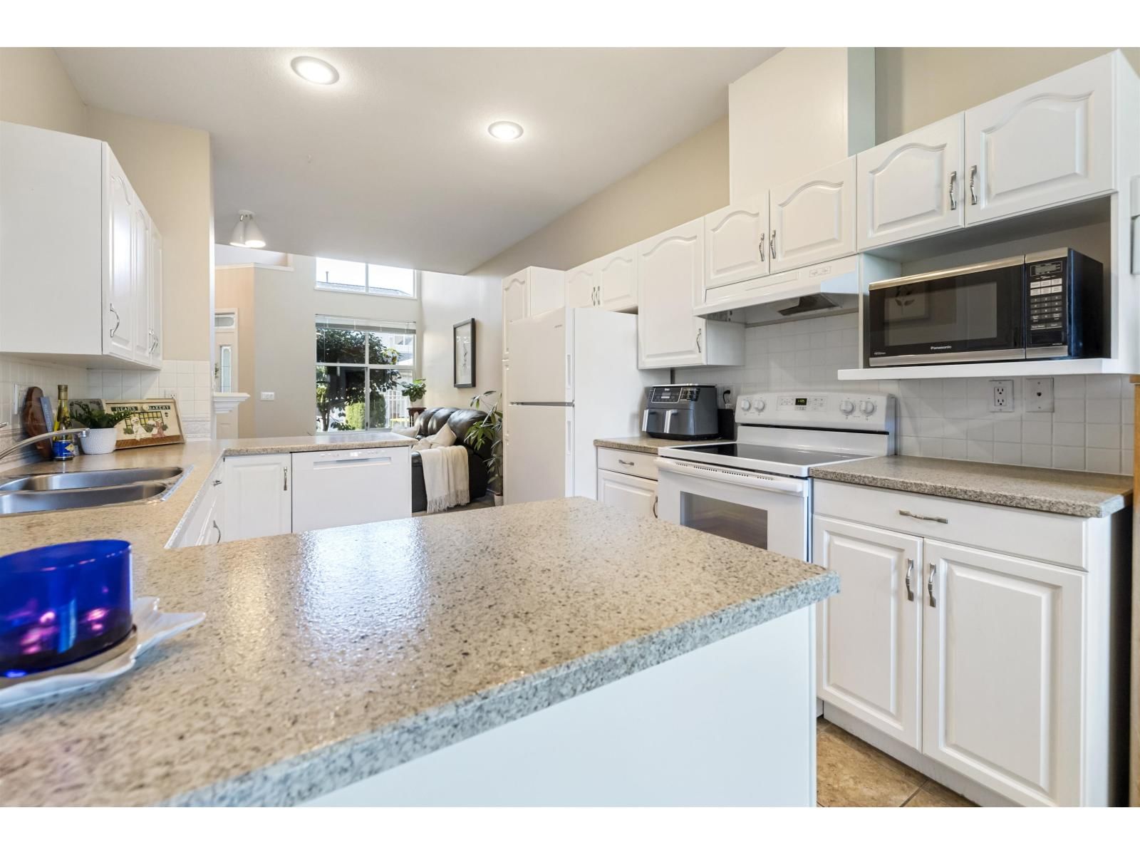 13 - 6211 W. BOUNDARY DRIVE Image 9