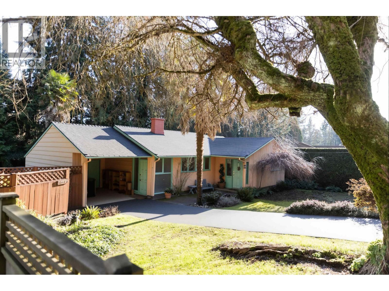 1670 AYLESLYNN Drive, North Vancouver, British Columbia V7J 2T3