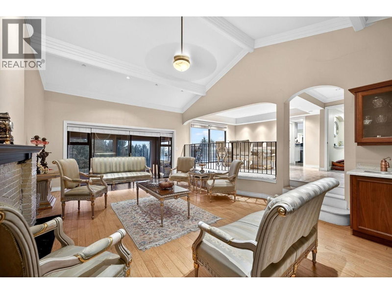 1375 BURNSIDE Road, West Vancouver, V7S2P6 | Image 2