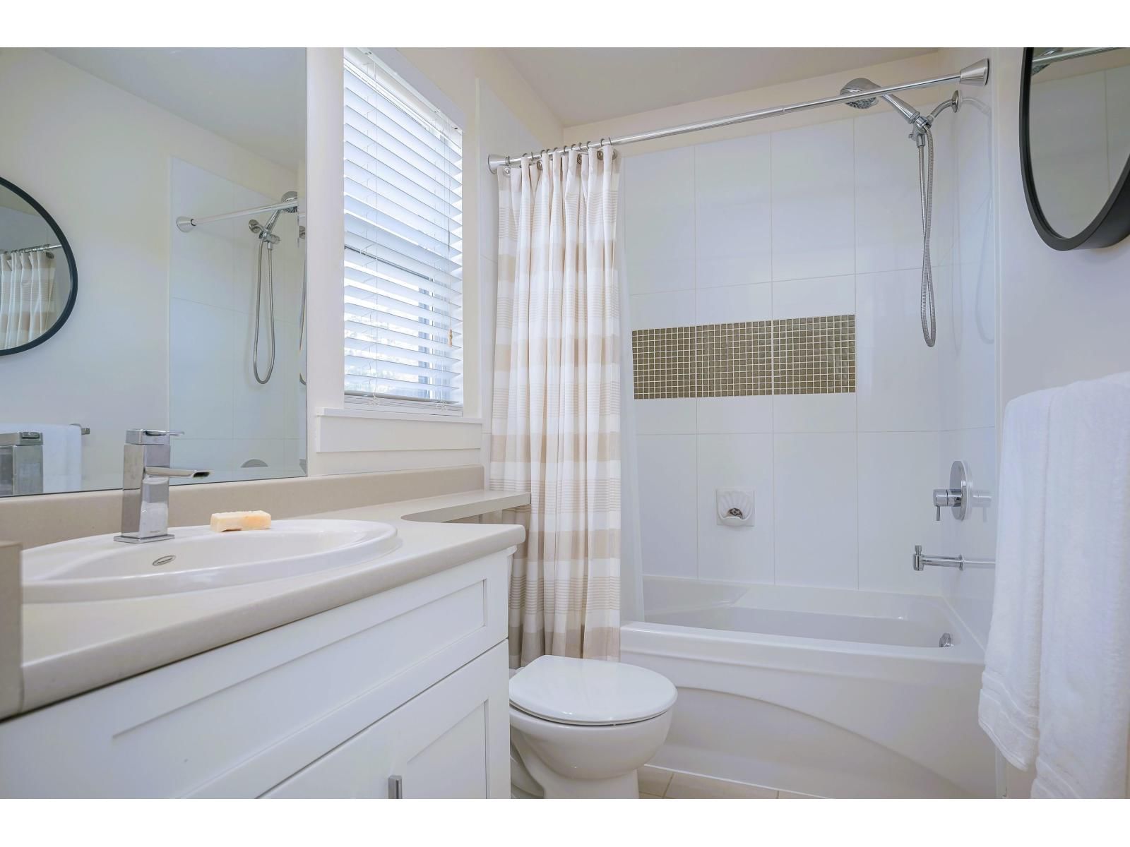 9352 SINGH STREET Image 25