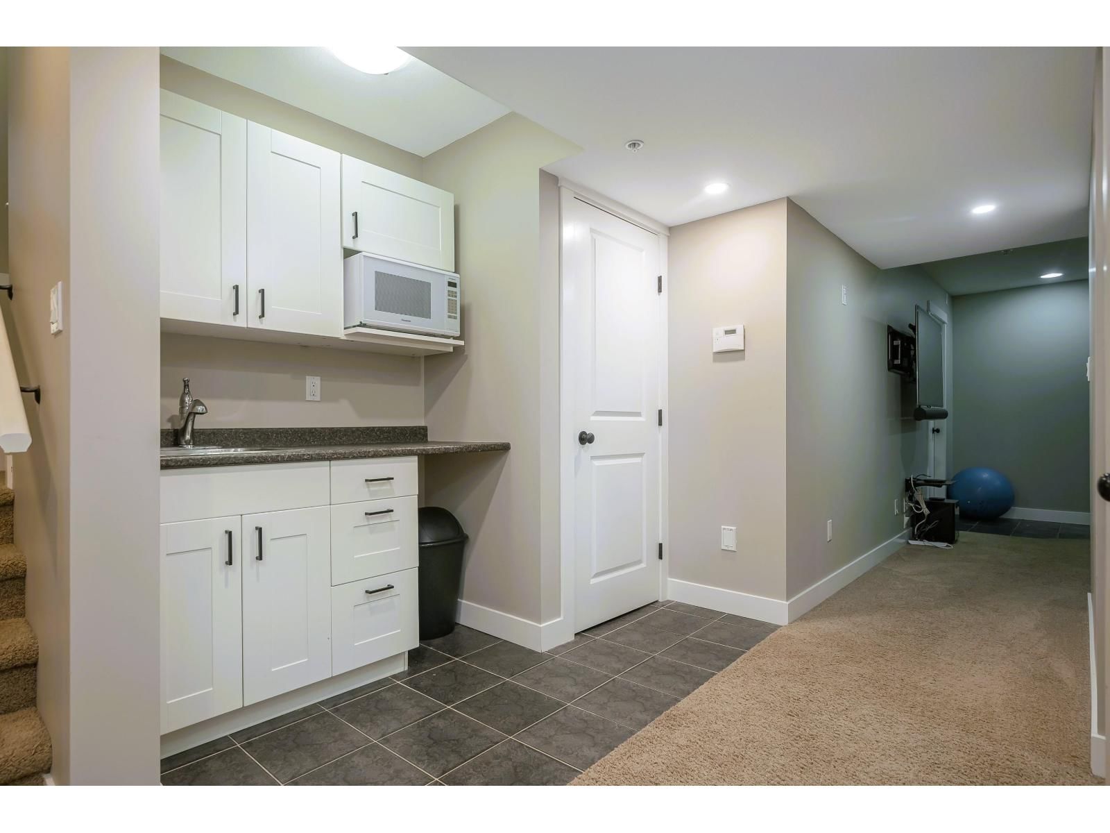 9352 SINGH STREET Image 30