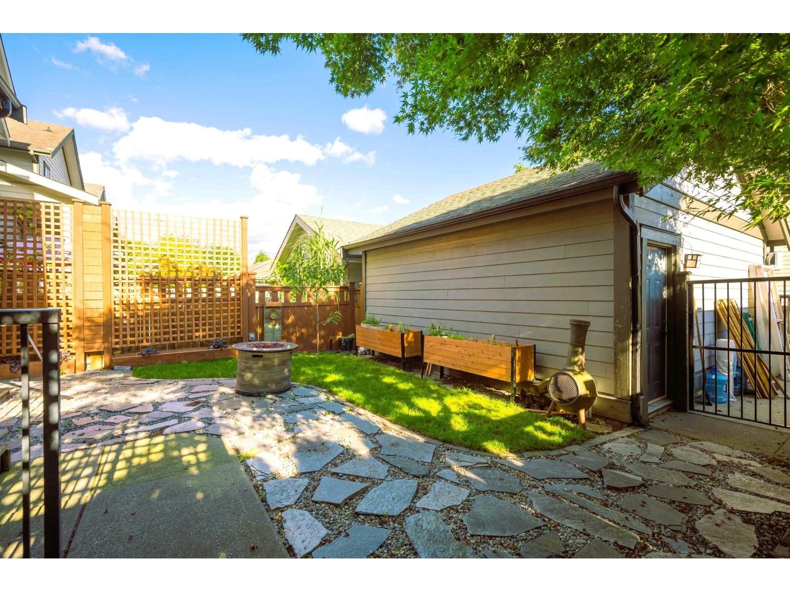 9352 SINGH STREET Image 34