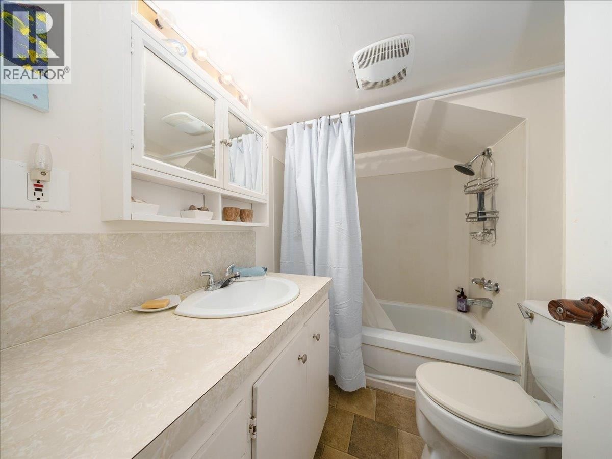 322 25TH STREET Image 17