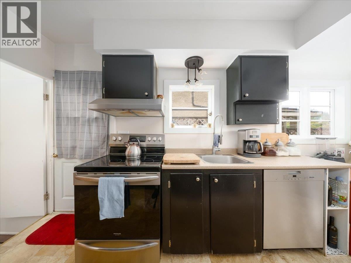 322 25TH STREET Image 9