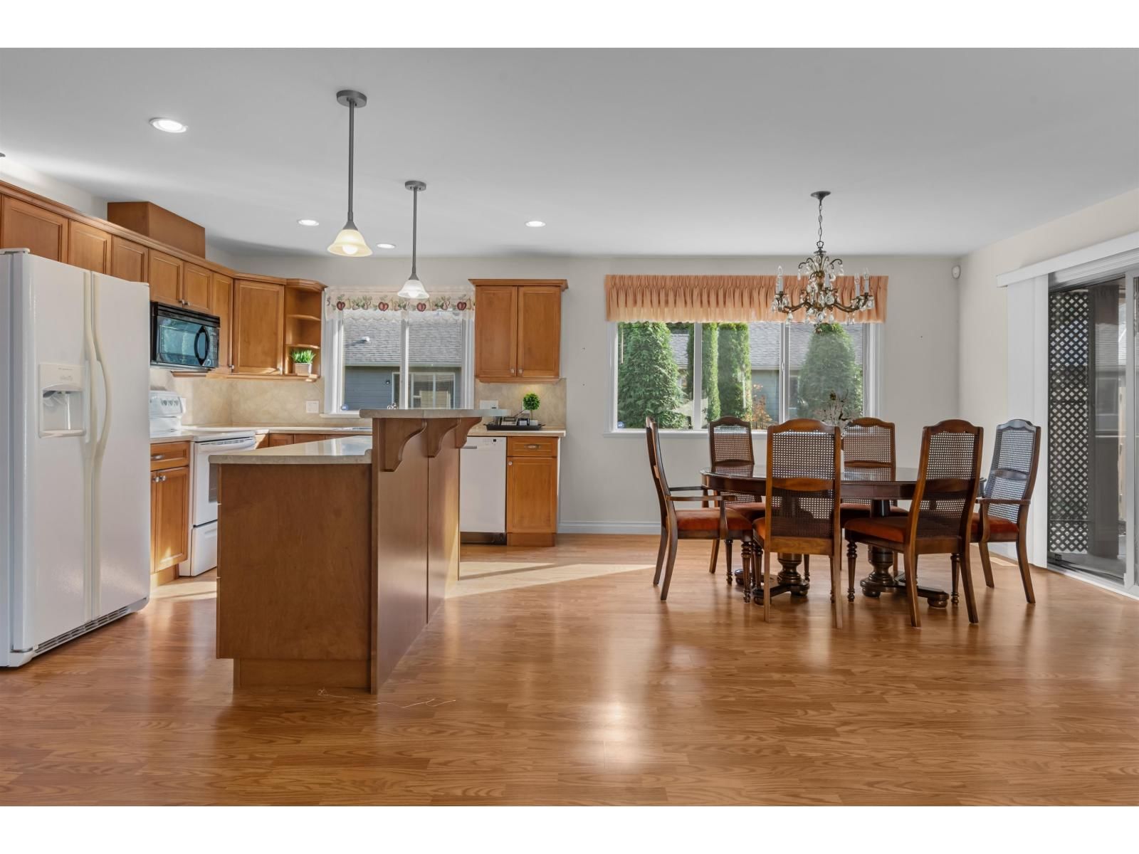 194 - 46000 THOMAS ROAD Image 3