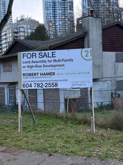 Image #1 of Commercial for Sale at 138, Surrey, British Columbia