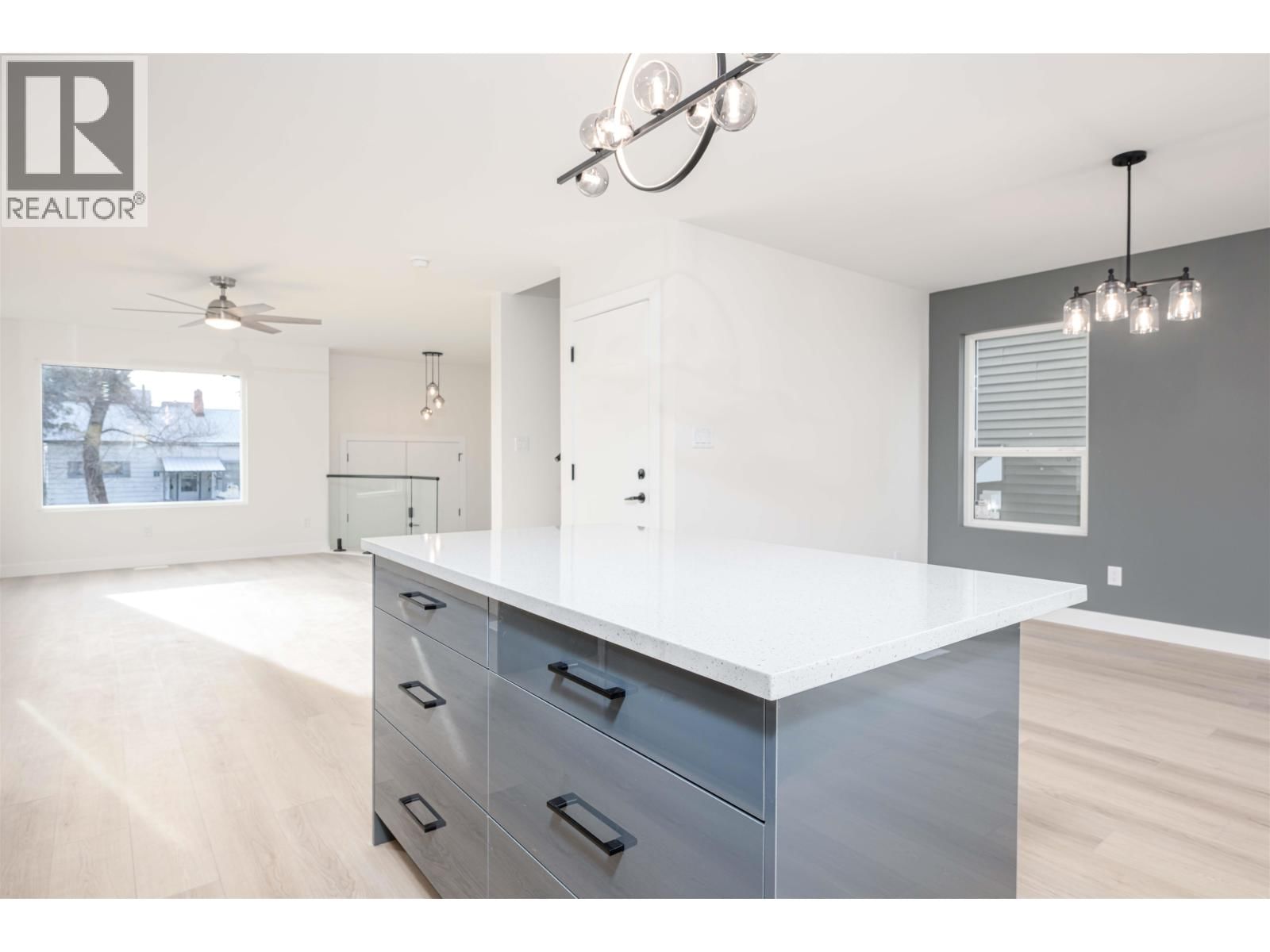 1980 12TH AVENUE Image 14