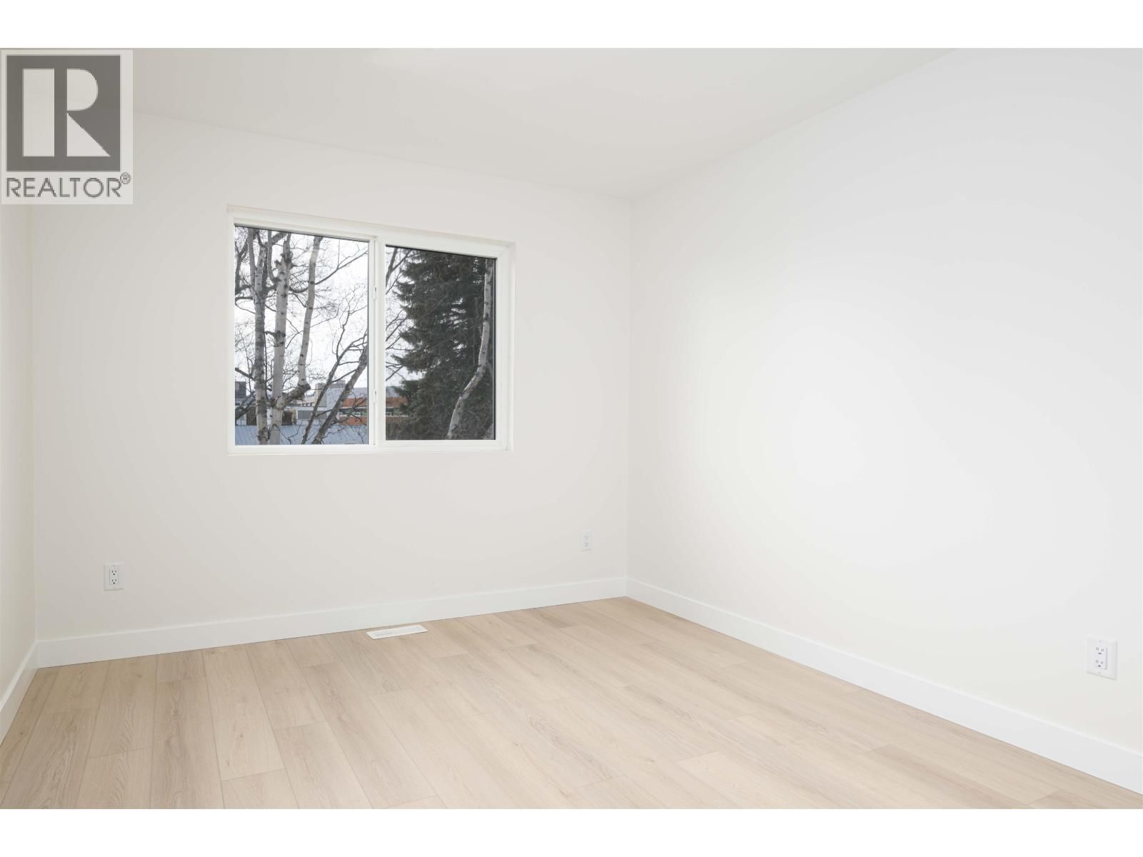 1980 12TH AVENUE Image 15