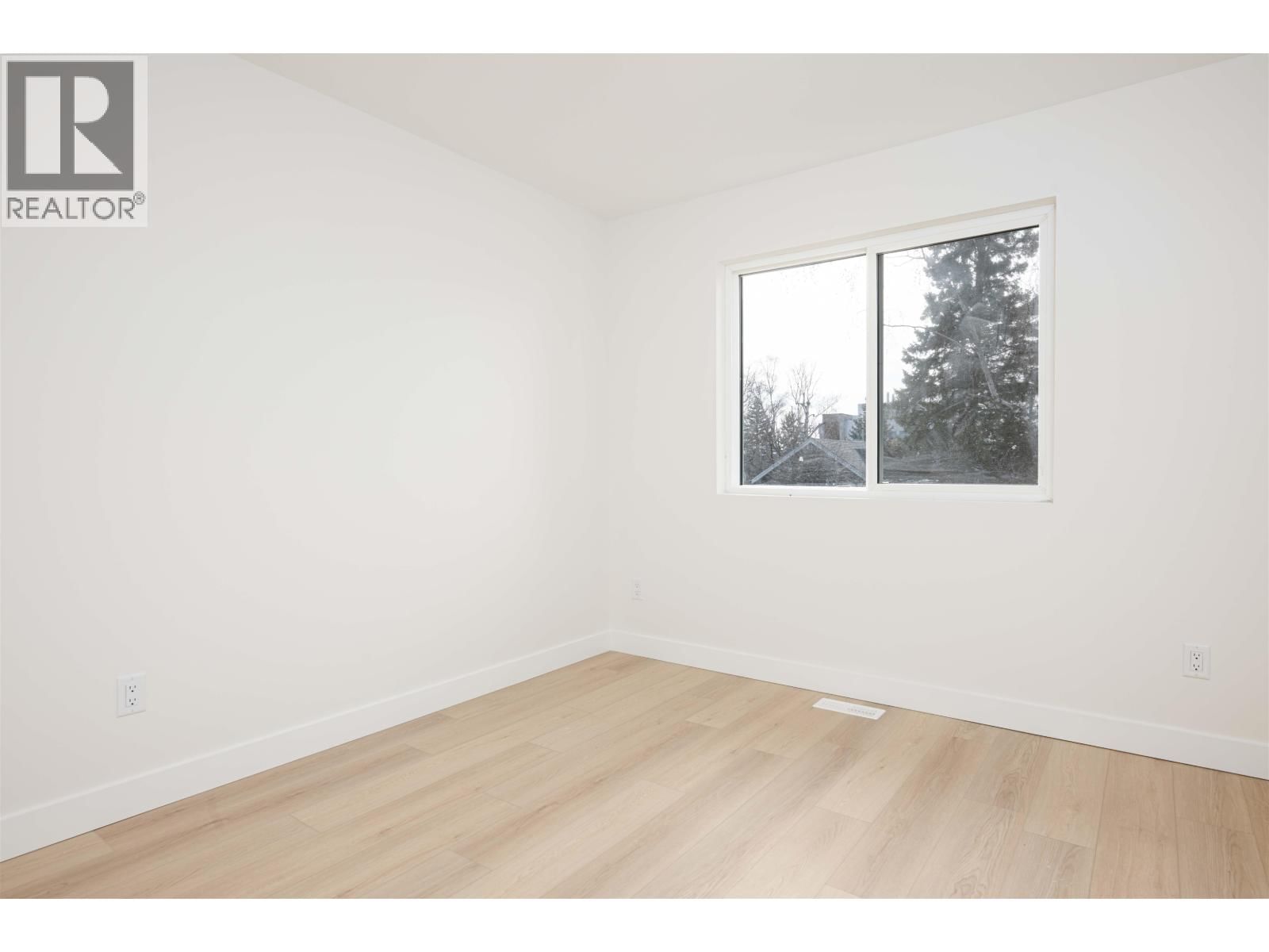 1980 12TH AVENUE Image 16