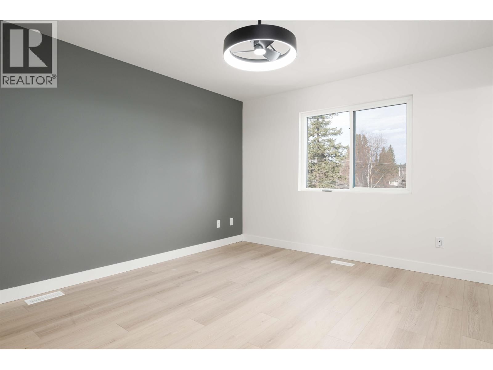 1980 12TH AVENUE Image 18