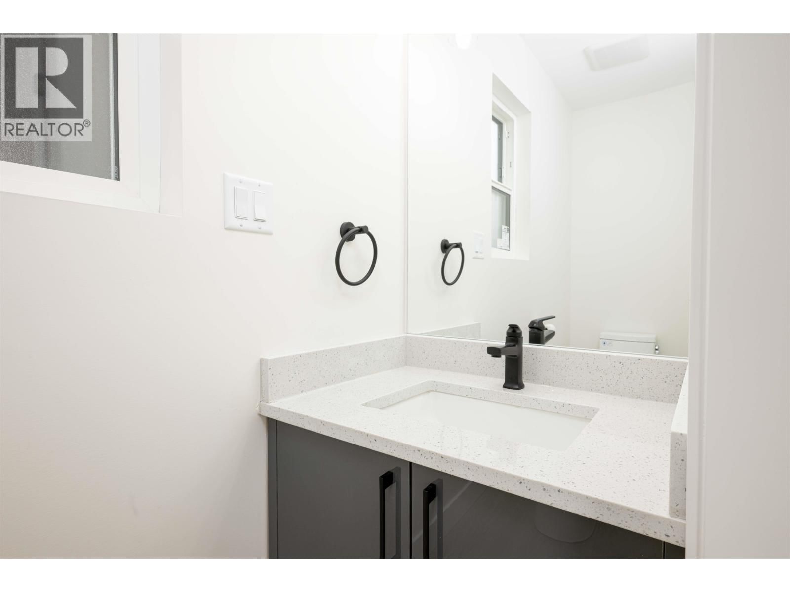 1980 12TH AVENUE Image 21