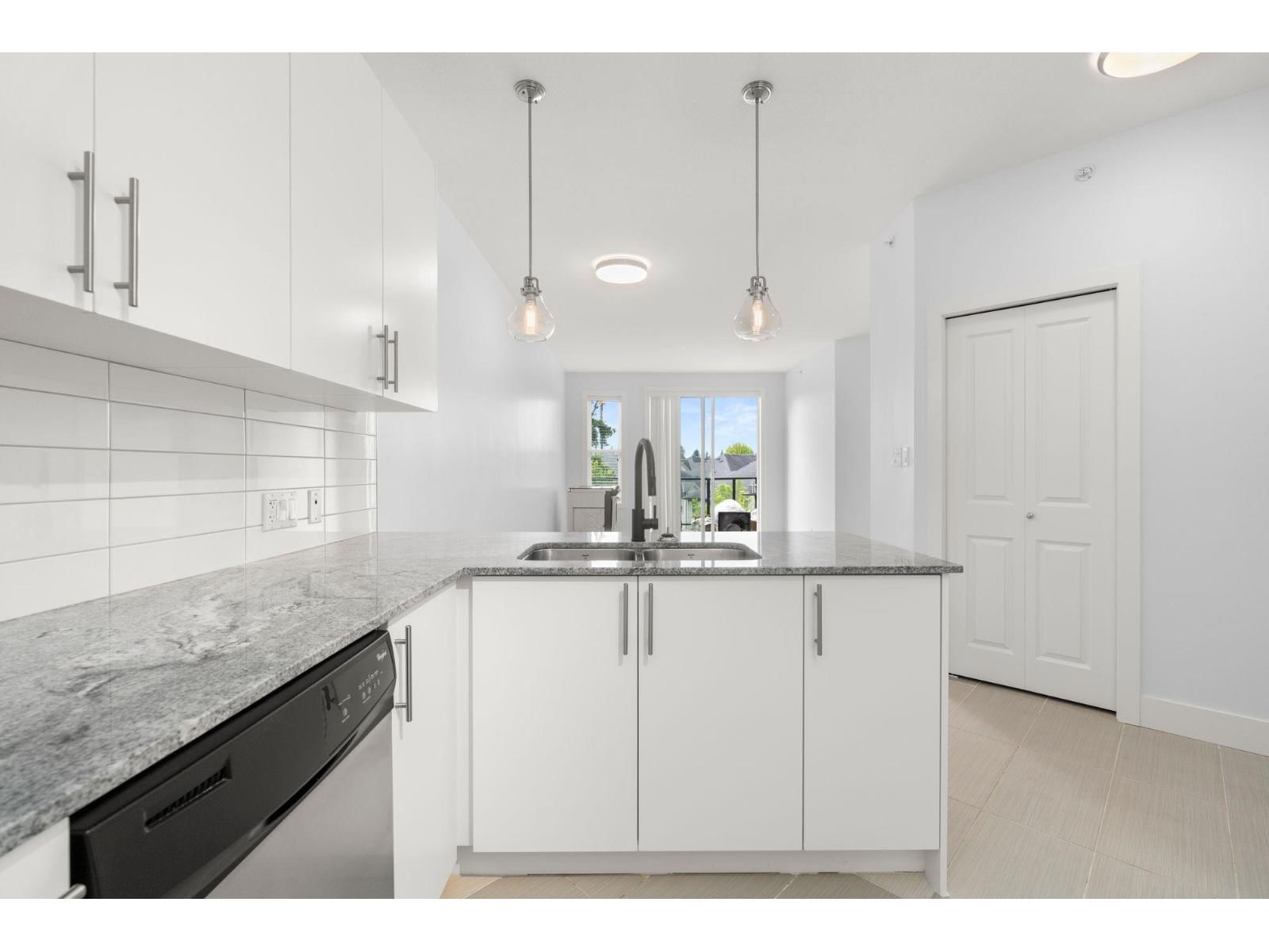 412 - 15956 86A AVENUE Image 12