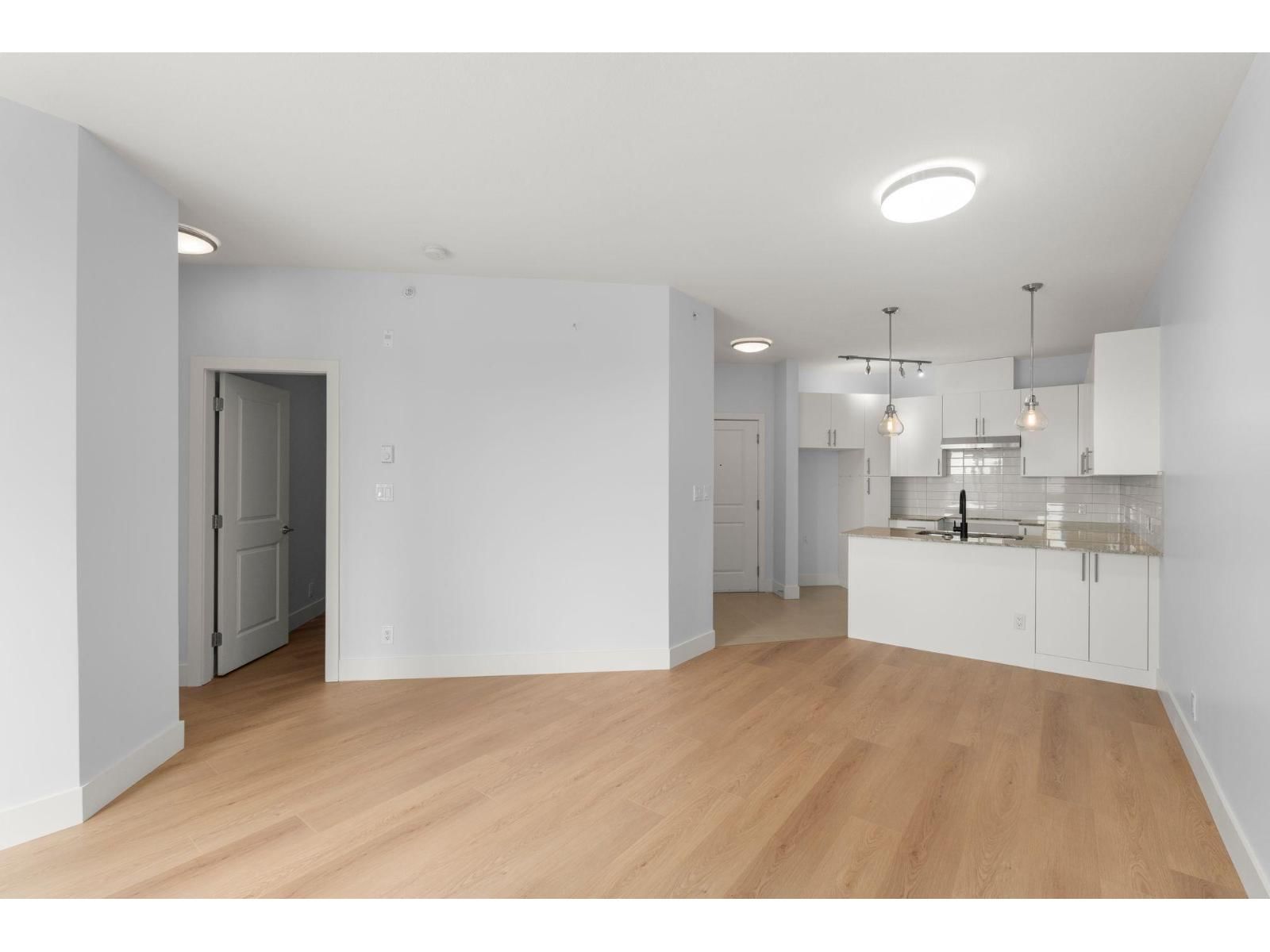 412 - 15956 86A AVENUE Image 16