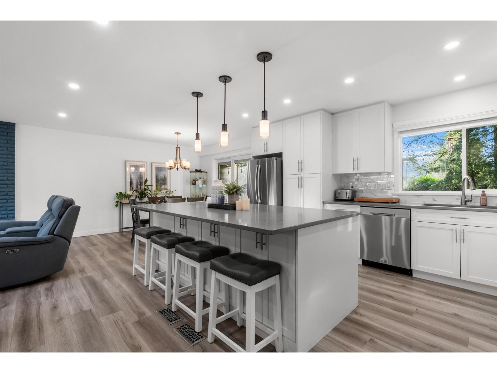 20754 39A AVENUE Image 4