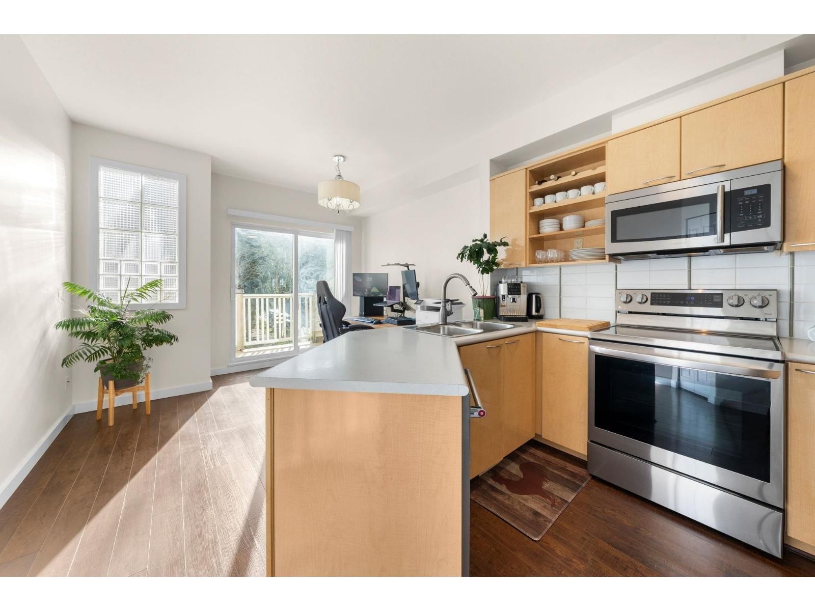 41 - 2678 KING GEORGE BOULEVARD Image 10