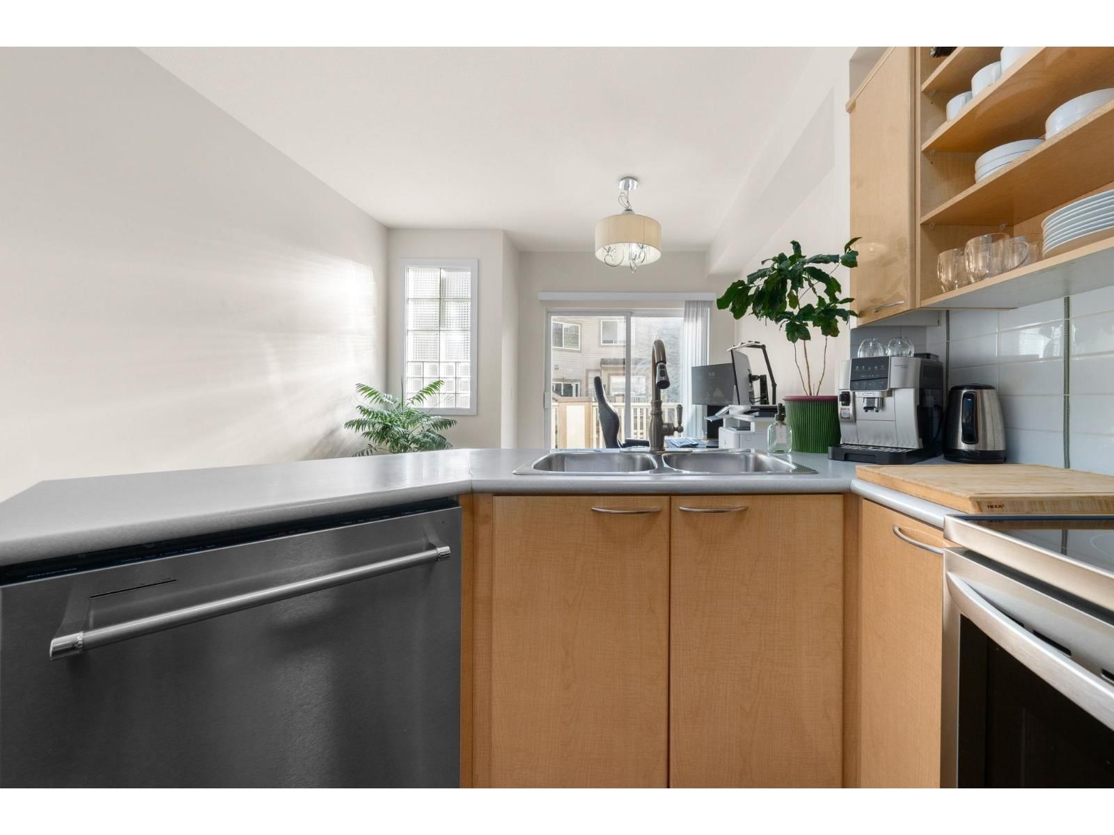 41 - 2678 KING GEORGE BOULEVARD Image 13