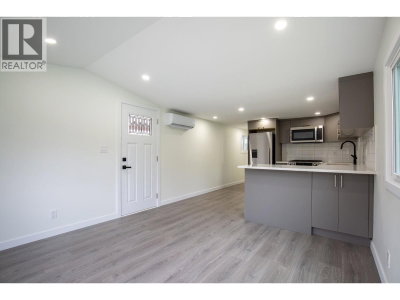 21163 LOUGHEED Highway | Maple Ridge British Columbia | Slide Image Seven