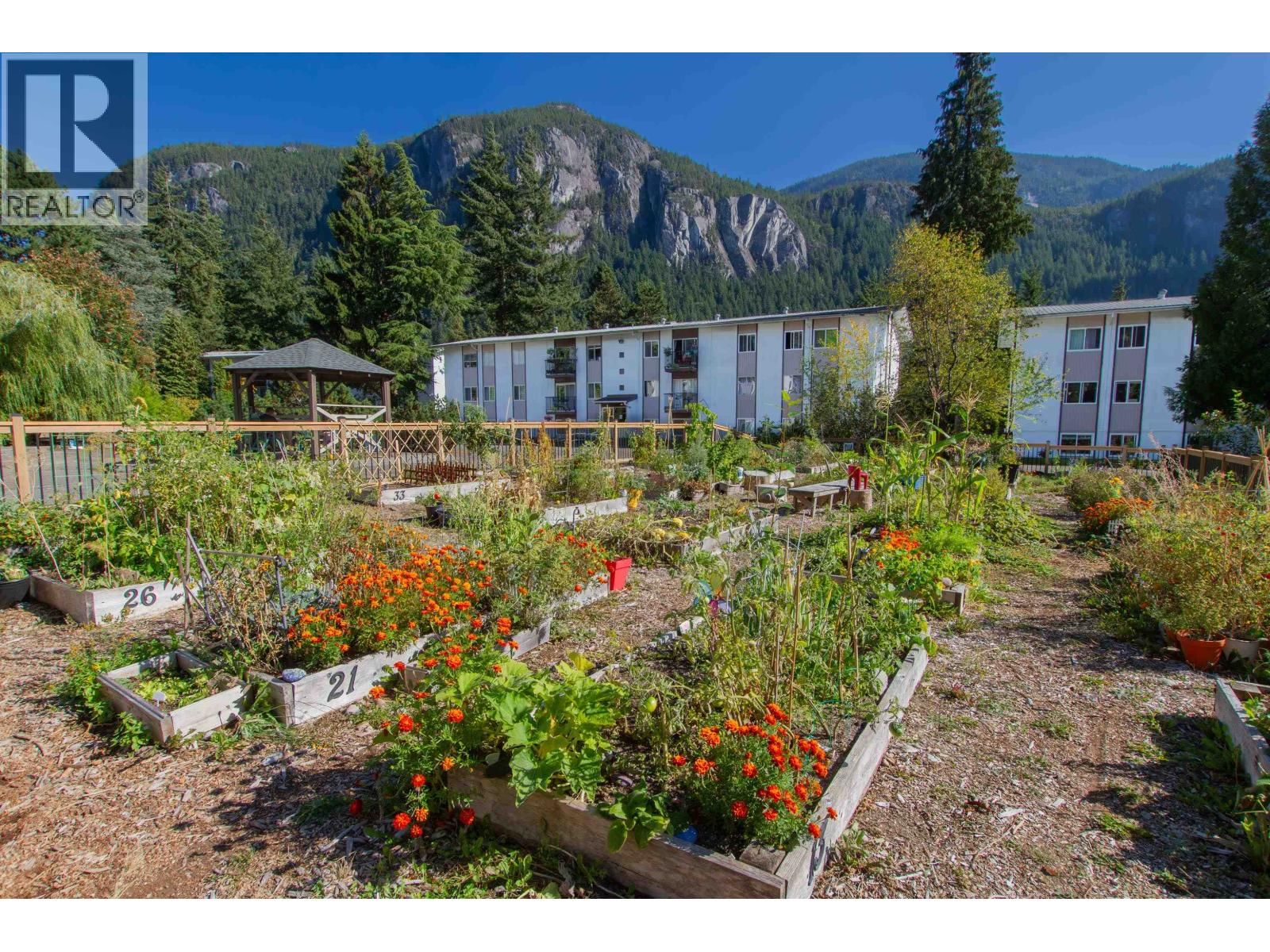 38175 WESTWAY Avenue, Squamish, British Columbia V8B 0Y4